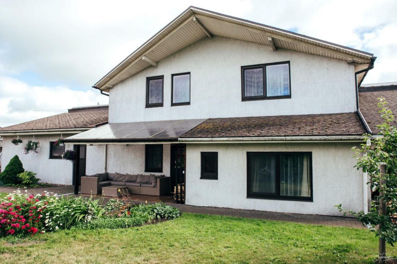 Flower Apartment Ventspils Exterior photo